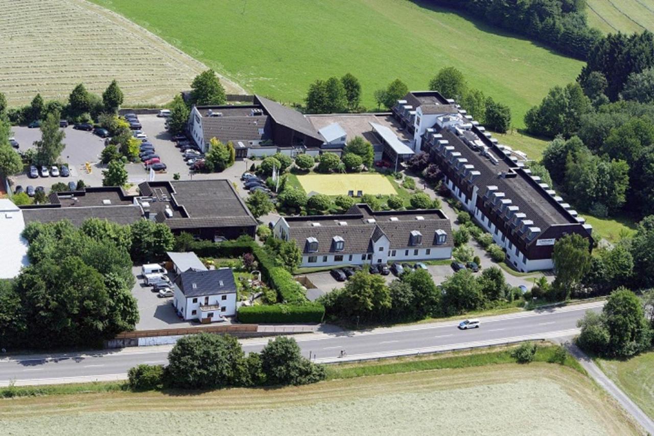 Trans World Hotel Kranichhoehe Much Buitenkant foto